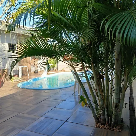 Edicula com um quarto banheiro e piscina e lazer-3