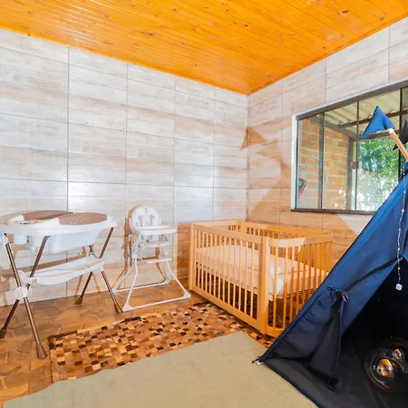 Casa de Campo Mimosa Flor- 4quartos, 3banheiros, 15 minutos das Cataratas e Aeroporto, piscina, churrasqueira, bilhar, espaço ao ar livre privativo, calmo e tranquilo-2